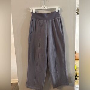 Athleta Women’s Straigh Leg Pants  Grey Color Sz S/p Relaxed Soft M26